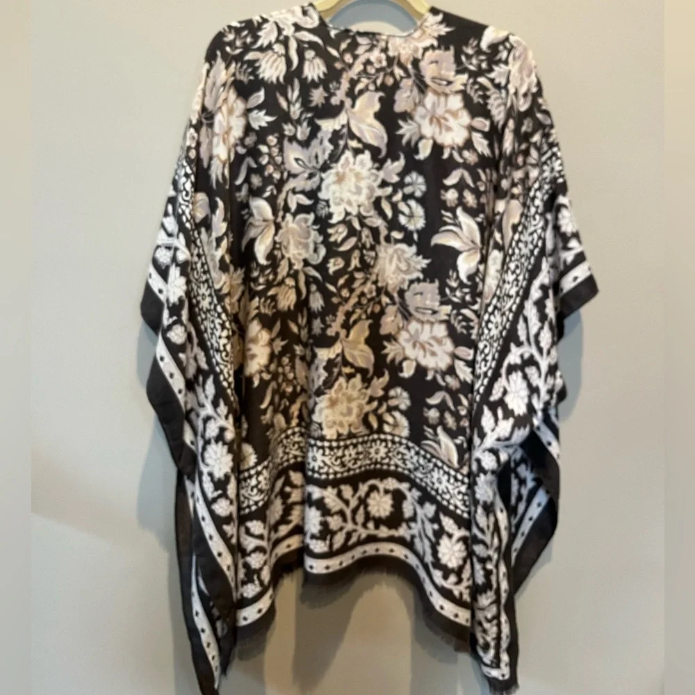 Nine West Dark Grey and Cream Floral Kimono - Picture 2 of 5